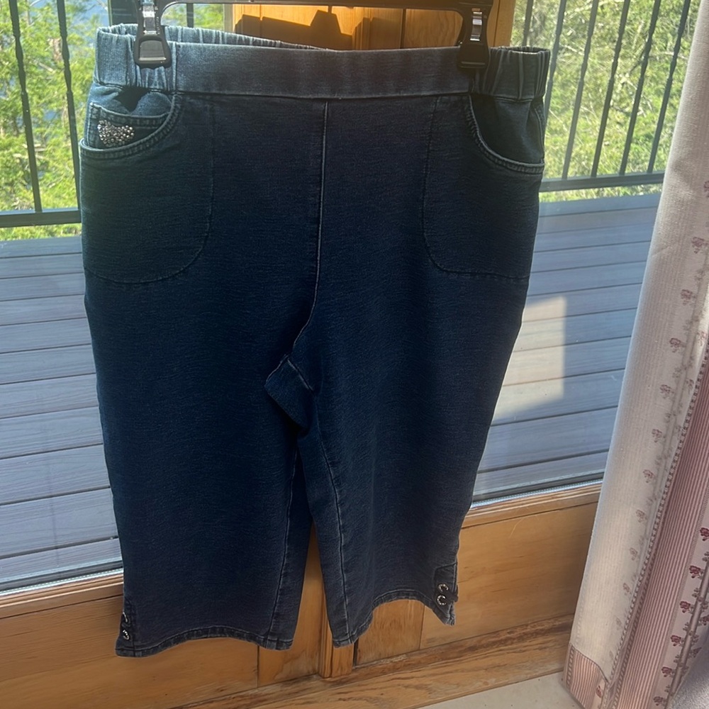 Women’s Dream Jeanne’s by Quackery Factory Capri jeans